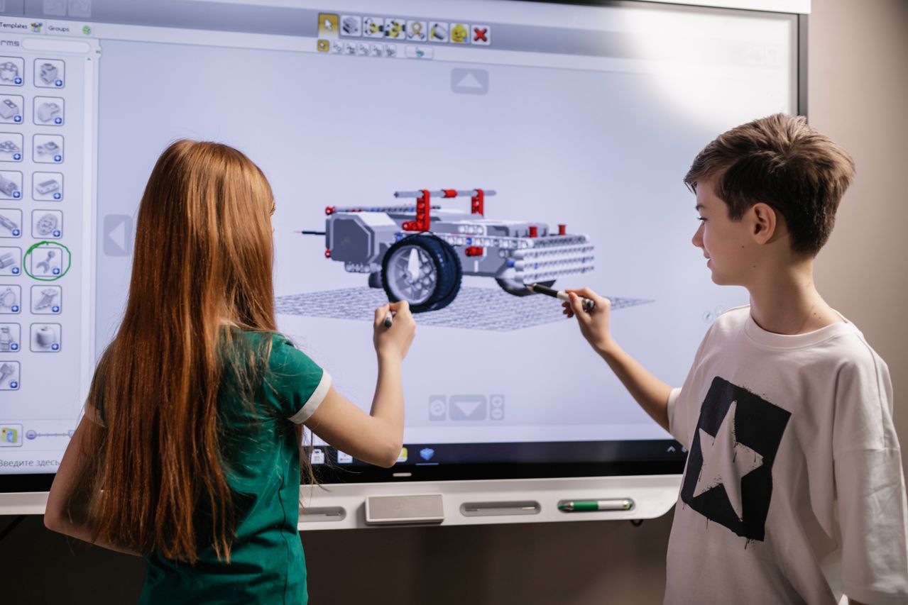 Technology in the Classroom: The Benefits and the Pitfalls